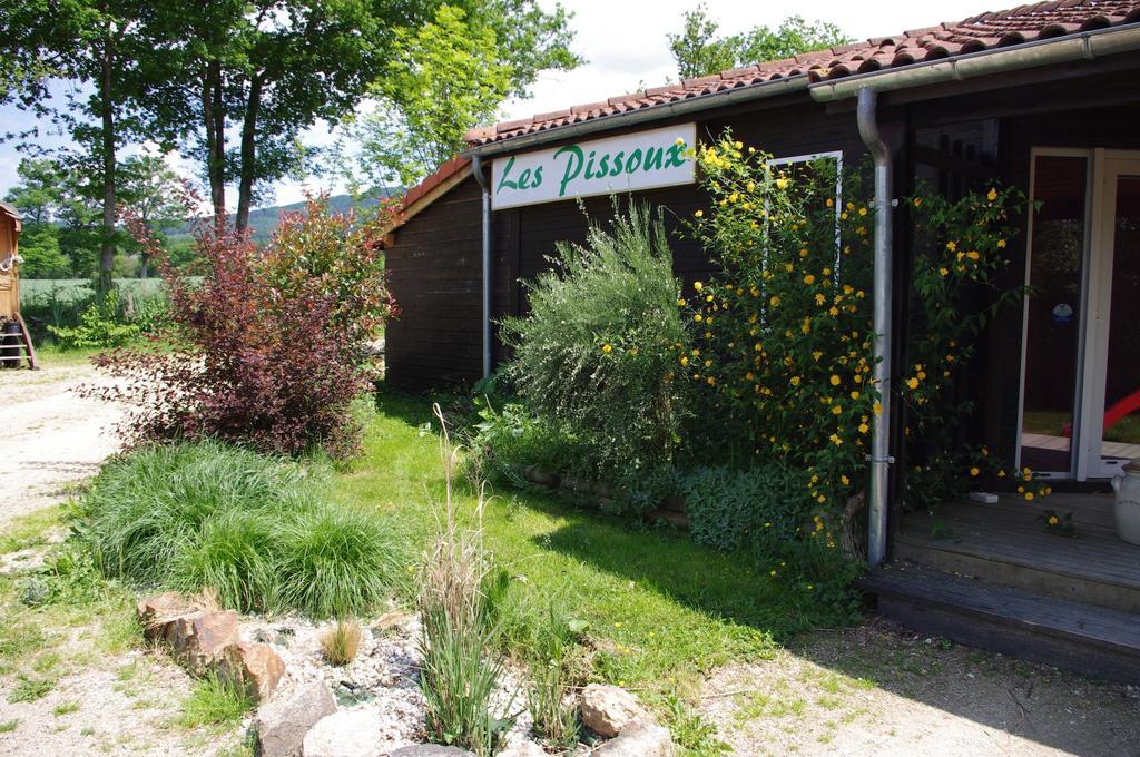 Les Roulottes Et Cabanes Du Livradois Hostal Cunlhat Exterior foto