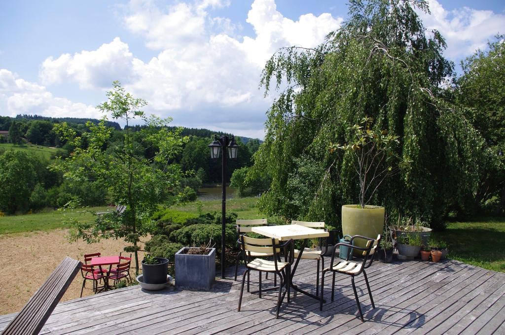 Les Roulottes Et Cabanes Du Livradois Hostal Cunlhat Exterior foto