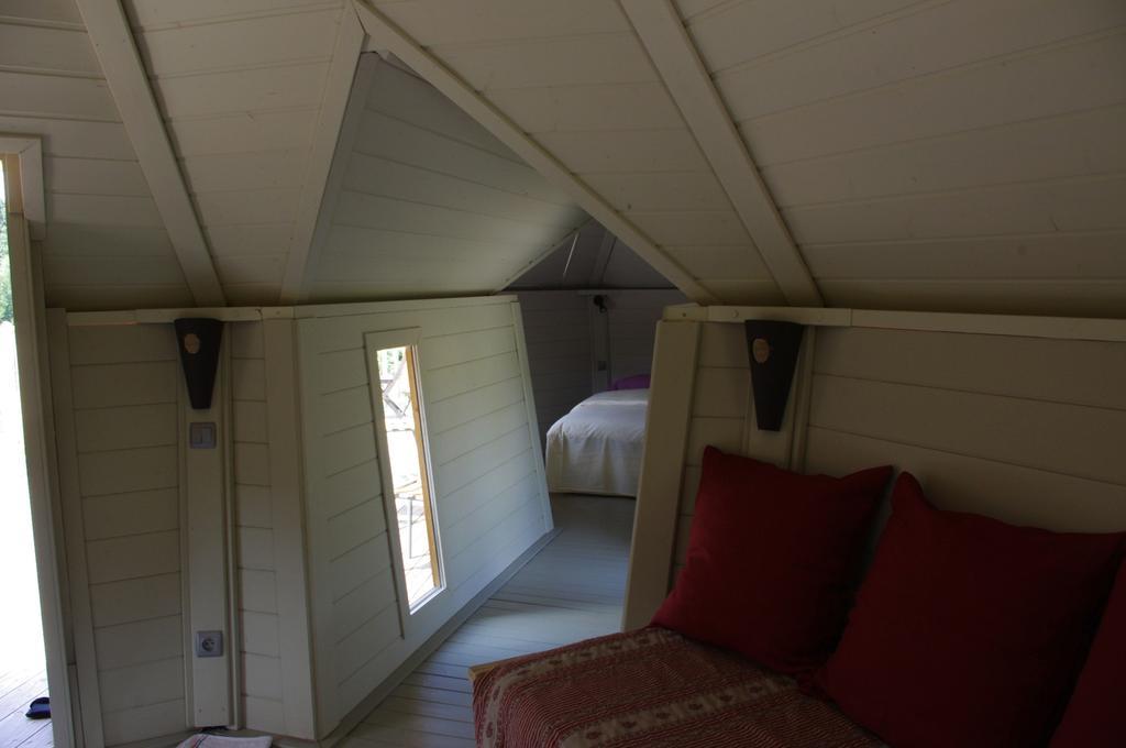 Les Roulottes Et Cabanes Du Livradois Cunlhat Habitación foto