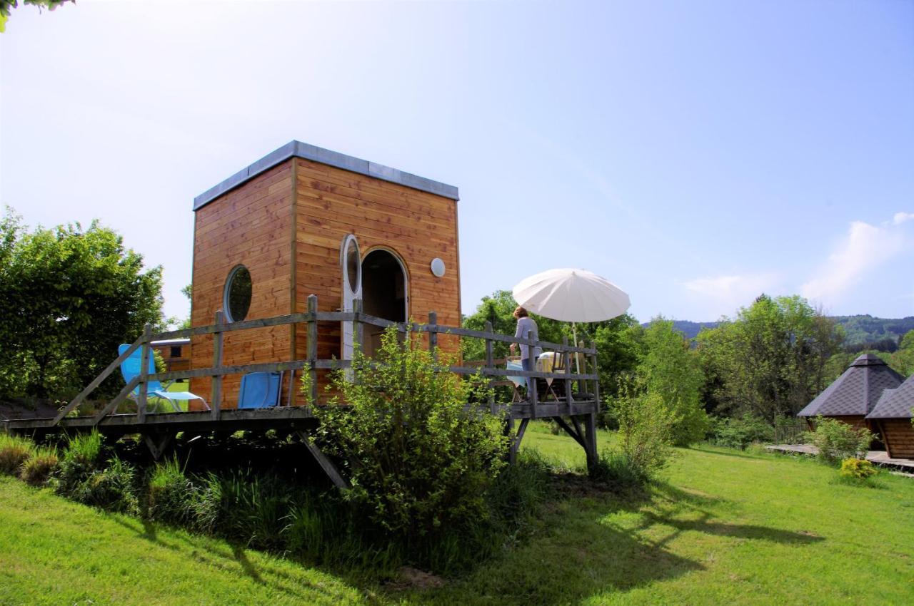 Les Roulottes Et Cabanes Du Livradois Hostal Cunlhat Exterior foto