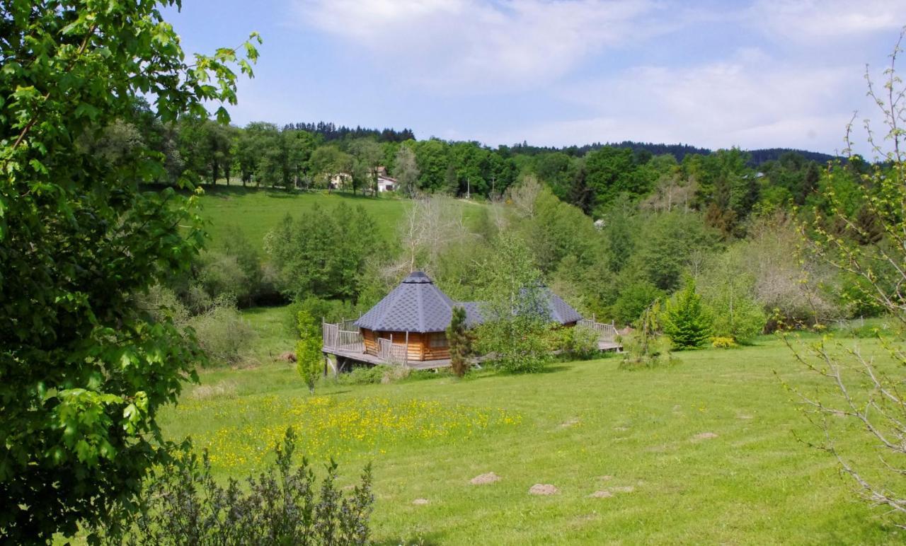 Les Roulottes Et Cabanes Du Livradois Hostal Cunlhat Exterior foto