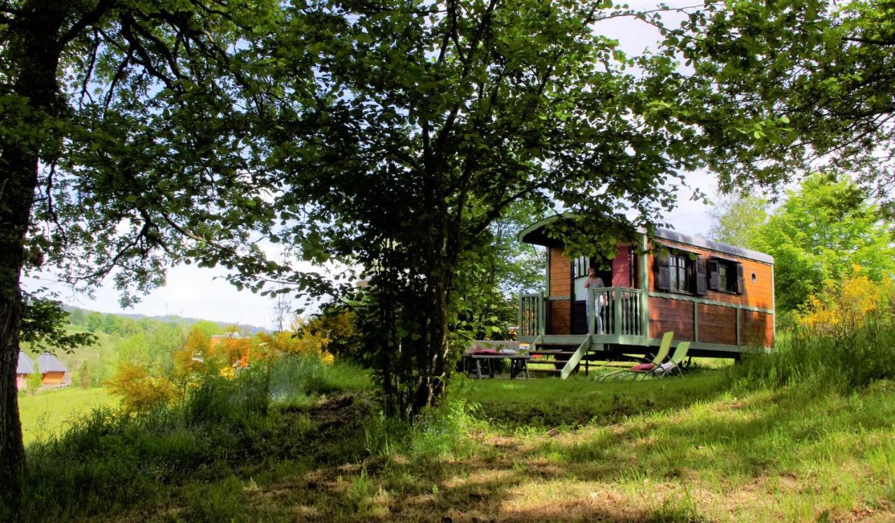 Les Roulottes Et Cabanes Du Livradois Hostal Cunlhat Exterior foto