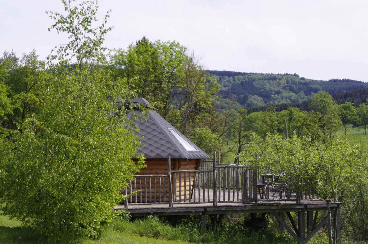 Les Roulottes Et Cabanes Du Livradois Hostal Cunlhat Exterior foto